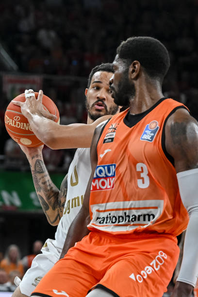 显得生涩 显得生涩