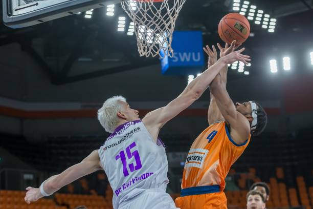 主教练更迭 主教练更迭